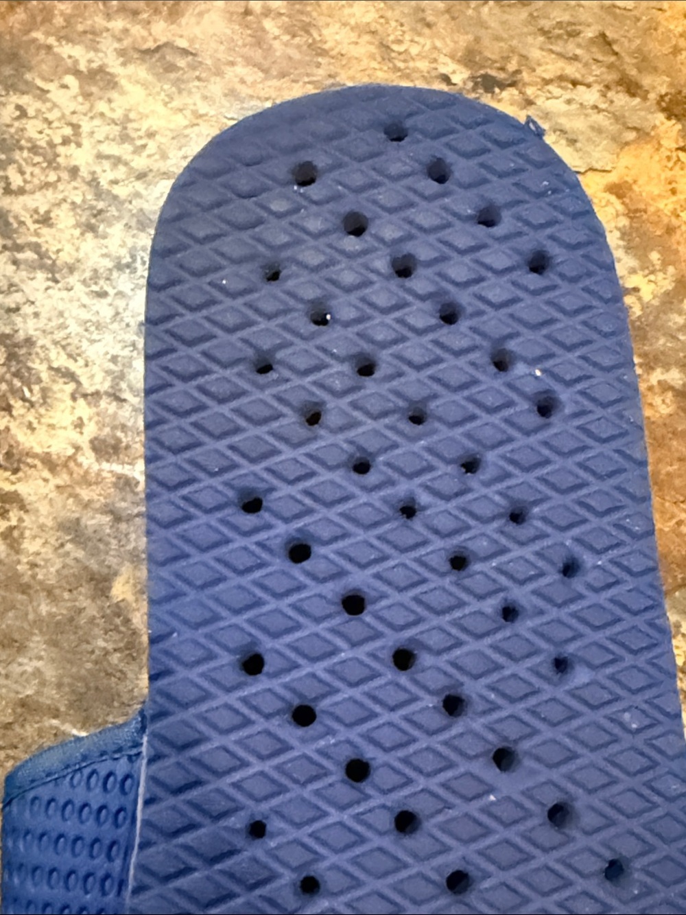 Boys ShowaFlops shower shoes - Picture 12 of 12